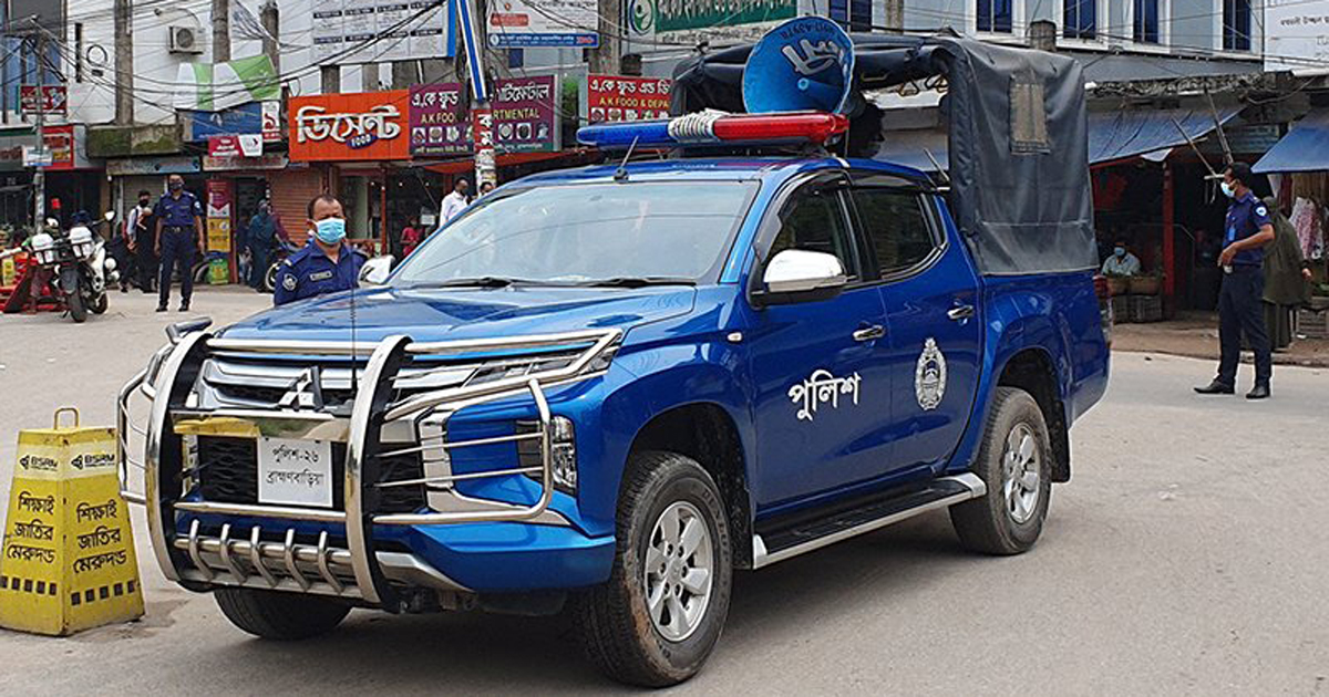 স্বাস্থ্যবিধি মানতে রাজধানীতে পুলিশের মাইকিং