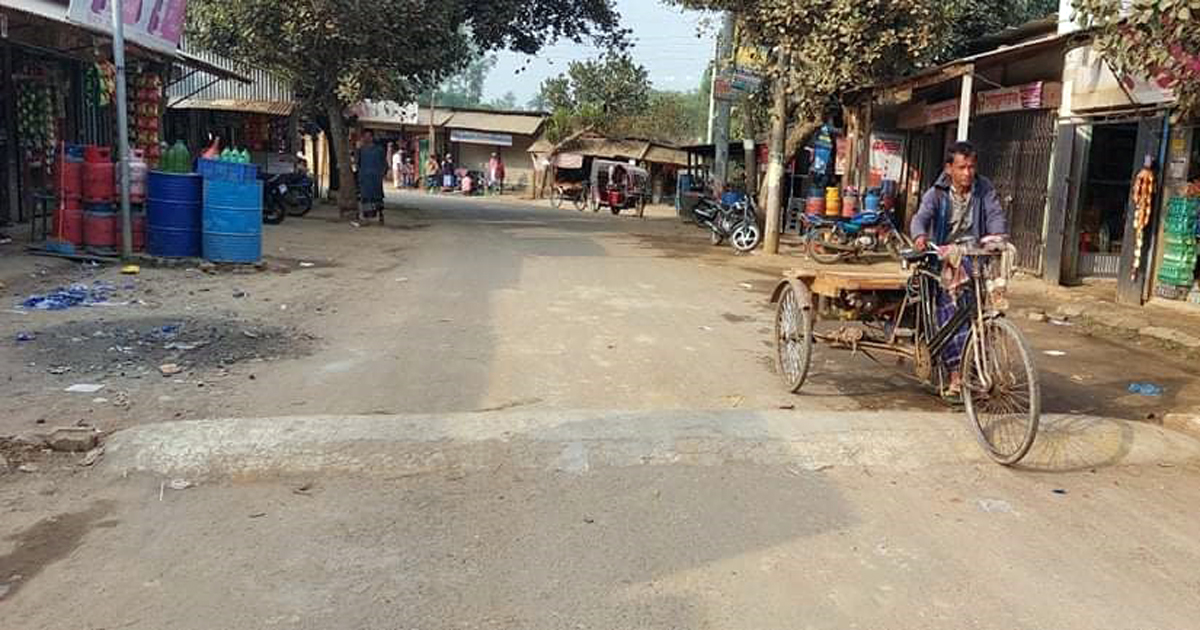 সড়ক সাড়ে ছয় কিলোমিটার, গতিরোধক ১১টি