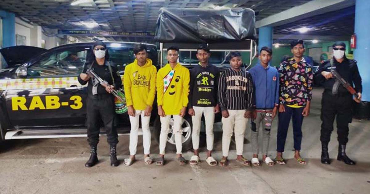 চাঁদাবাজি ছিনতাই আর মানুষকে হয়রানি করাই তাদের কাজ