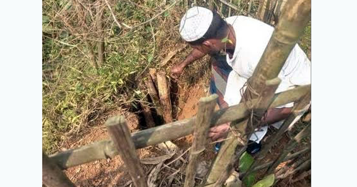 সখীপুরে কবর খুঁড়ে কঙ্কাল চুরি