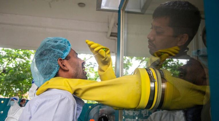 করোনায় আরও ১৭ জনের মৃত্যু, শনাক্ত ১৫৫২৭