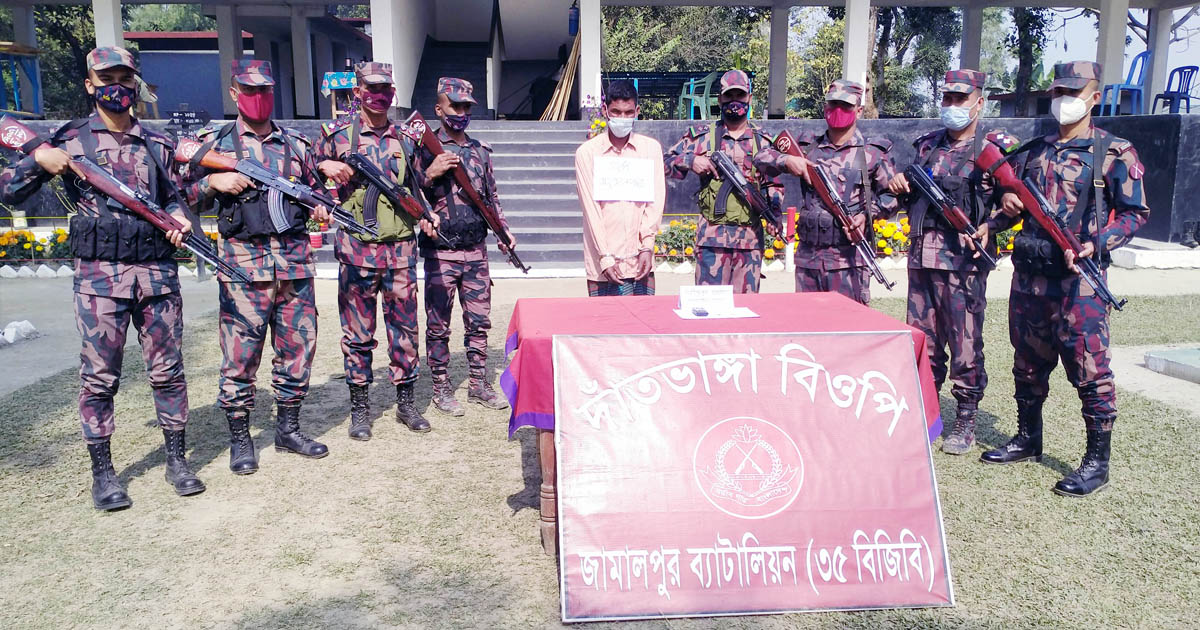 সীমান্তে ভারতীয় নাগরিক আটক