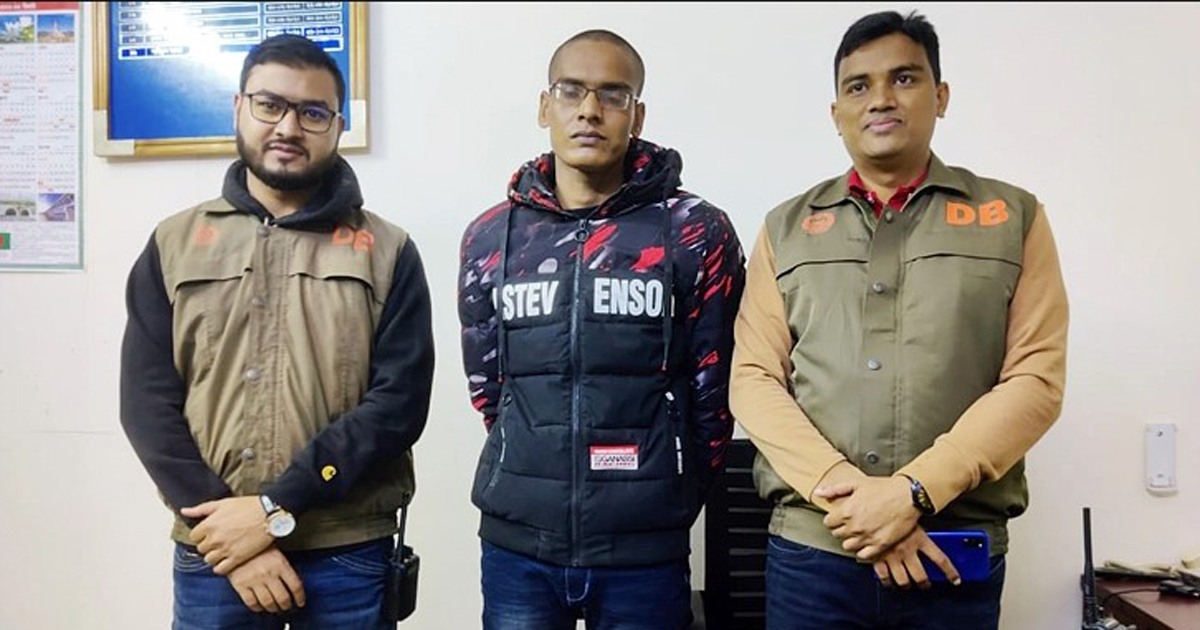 মোটরসাইকেলের ট্যাঙ্ক থেকে সাড়ে ১৯ হাজার ইয়াবা উদ্ধার