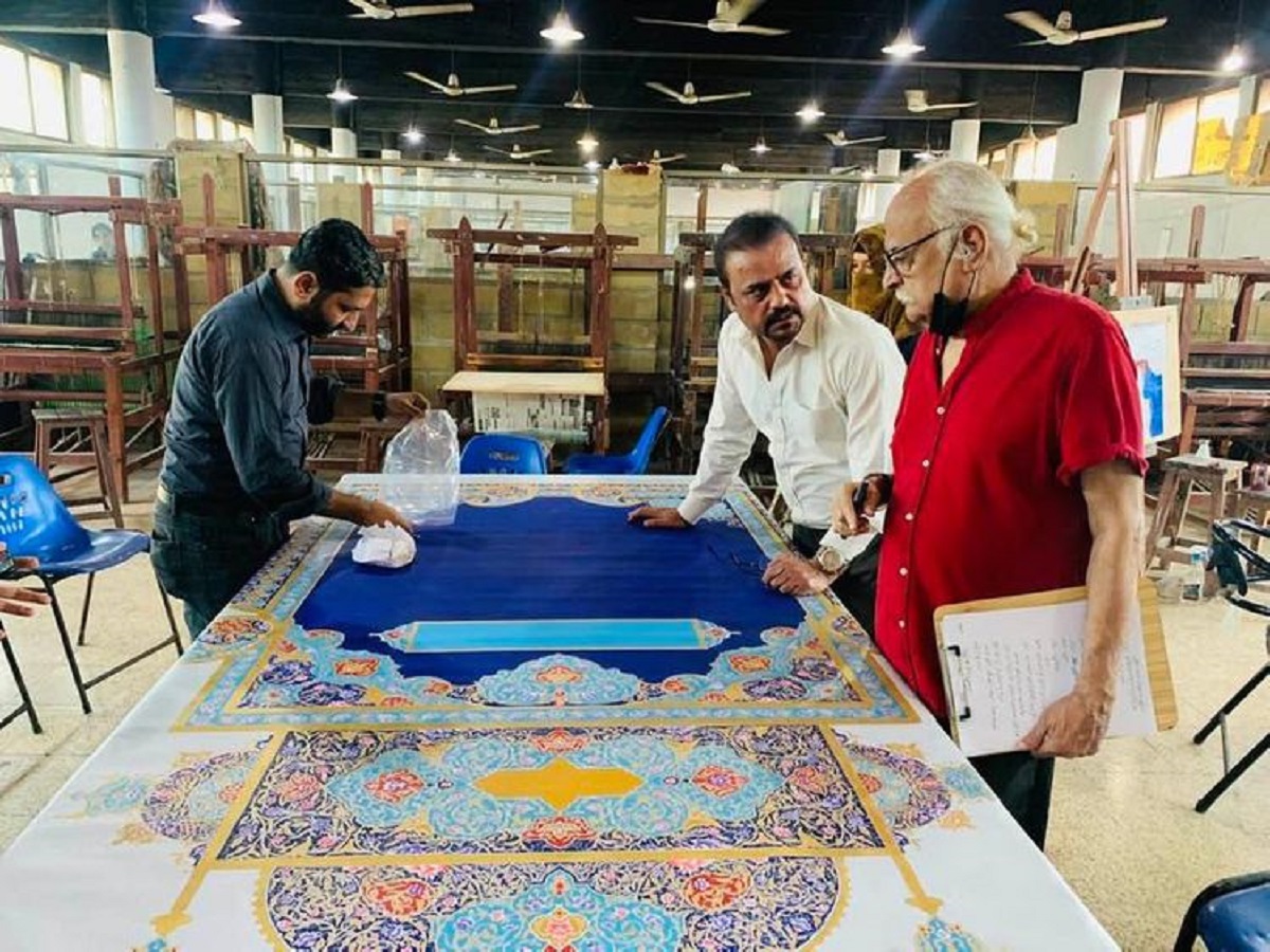 বিশ্বের সর্ববৃহৎ স্বর্ণের কোরআন বানাল পাকিস্তান