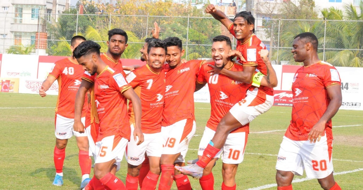 নিজেদের মাঠে ঘাম ঝরানো জয়ে শীর্ষে বসুন্ধরা কিংস