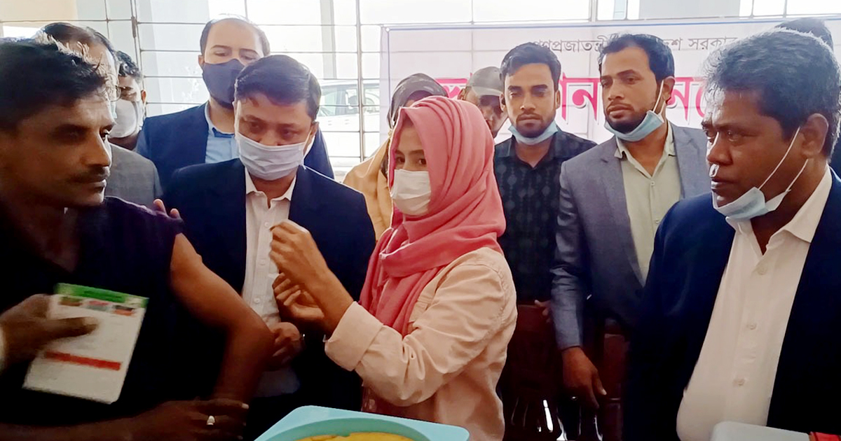 নোয়াখালীতে ভ্রাম্যমাণ জনগোষ্ঠীকে করোনার টিকা প্রদান শুরু