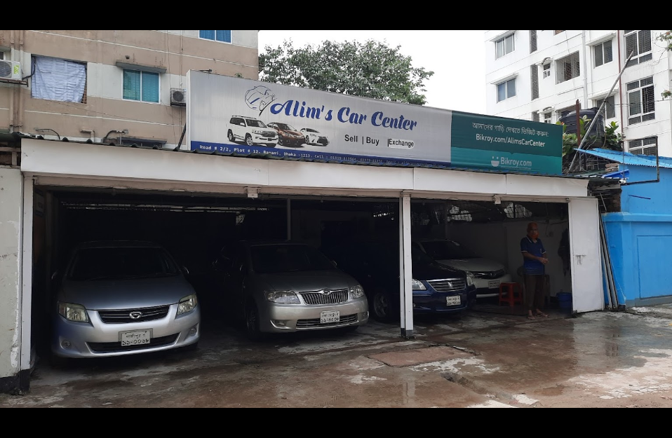 বনানীতে গাড়ির শোরুমে হামলা-১৮ লাখ টাকা লুট