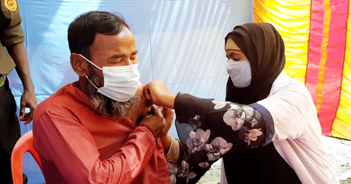 পঞ্চগড়ে উৎসবমুখর পরিবেশে টিকা প্রদান