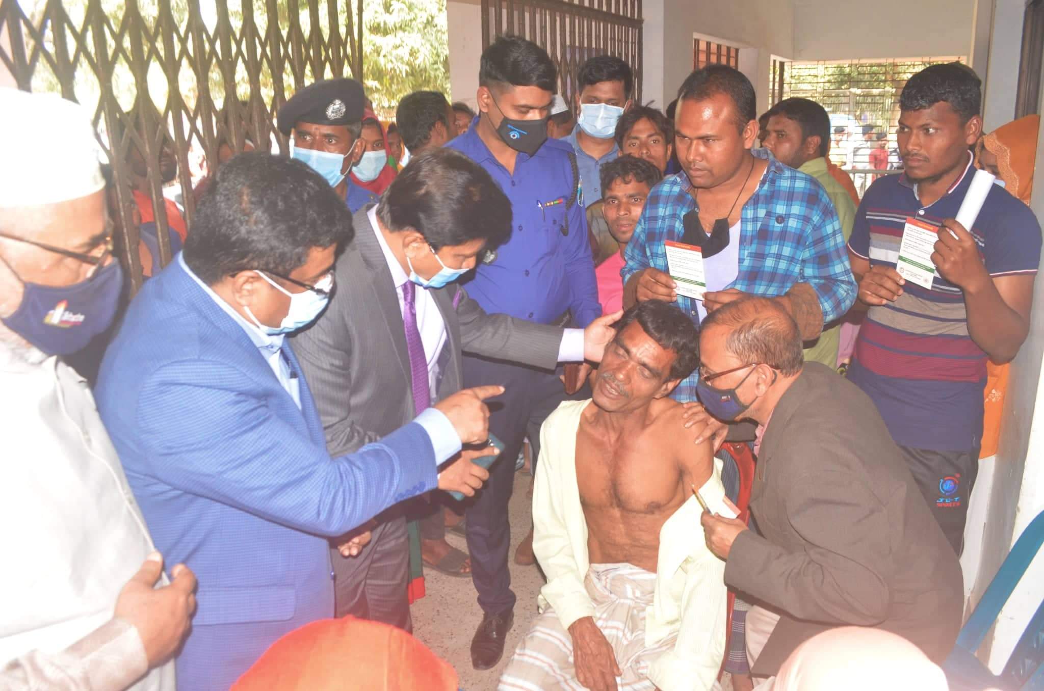 রাজশাহীতে একদিনে টিকা নিলেন দু'লাখেরও বেশি মানুষ