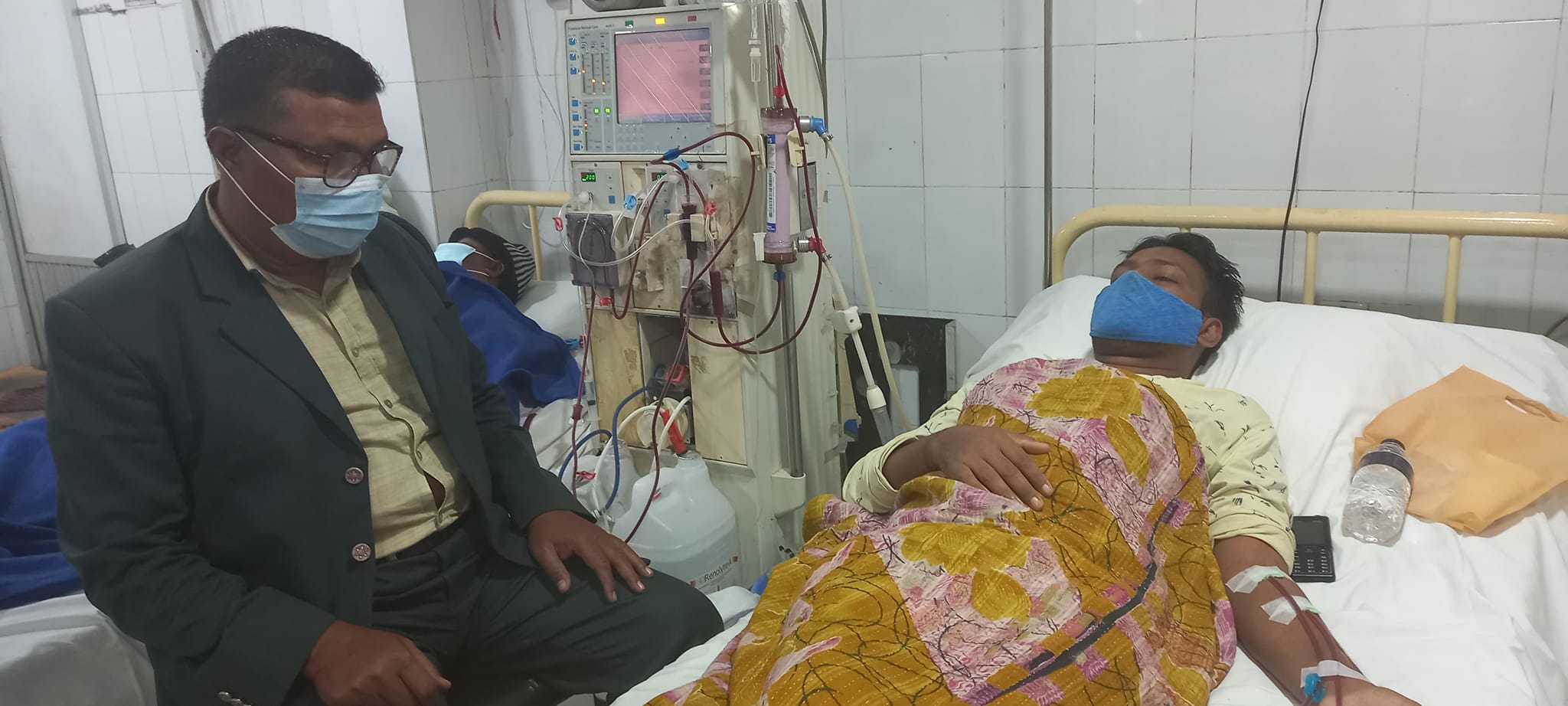 ছেলেকে কিডনি দিলেন মা, চিকিৎসা ব্যয় মিলছে না