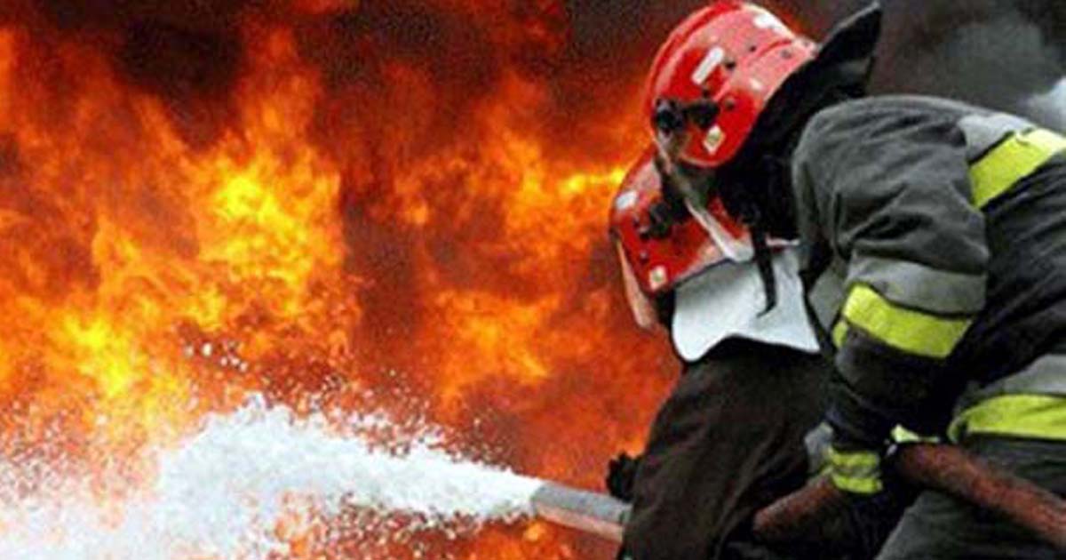 রাজধানীর ভাটারায় দোকানে আগুন