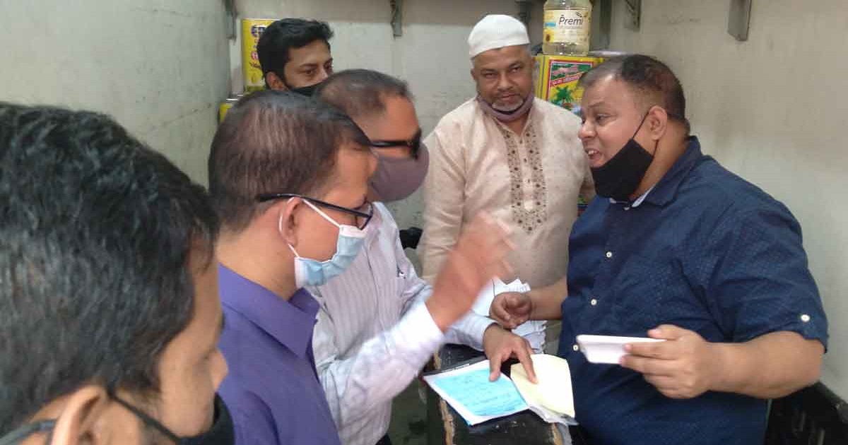 রাজধানীতে তেলের বাজারে অভিযান: ৪ প্রতিষ্ঠানকে জরিমানা