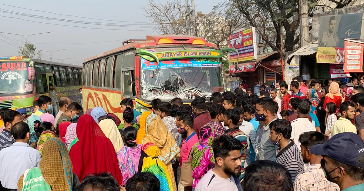 রাজধানীতে বাসের ধাক্কায় গার্মেন্টসকর্মীর মৃত্যু