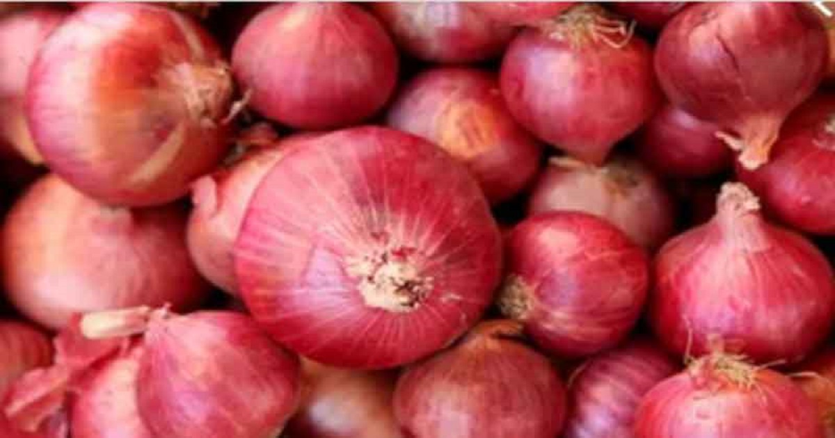 পেঁয়াজের দাম কমায় স্বস্তিতে ক্রেতা