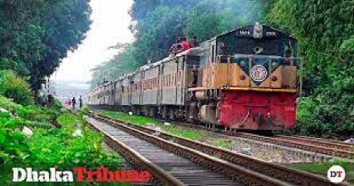 অনলাইনে ট্রেনের টিকিট বুকিংয়ে প্রথম দিনেই বিড়ম্বনা