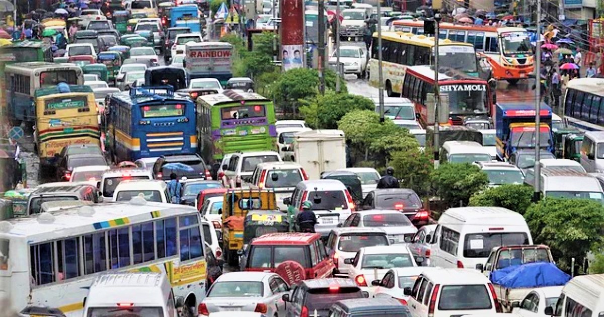ঢাকায় ঘণ্টায় ৫ কি.মি. গতিতেও ছুটছে না যানবাহন