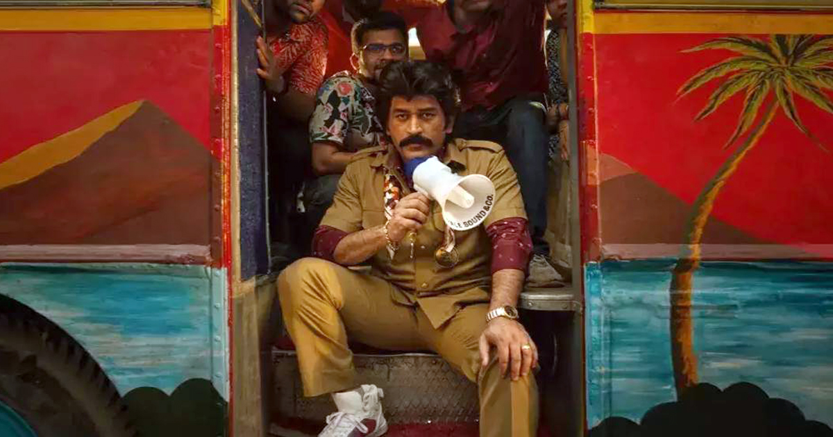 ট্রাফিক আইন ভেঙে বিতর্কে ধোনি!