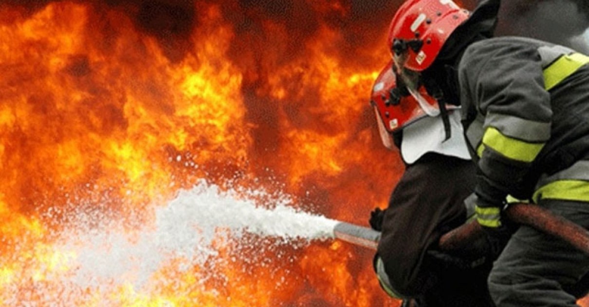 লালবাগে আগুন, নিয়ন্ত্রণে ৭ ইউনিট