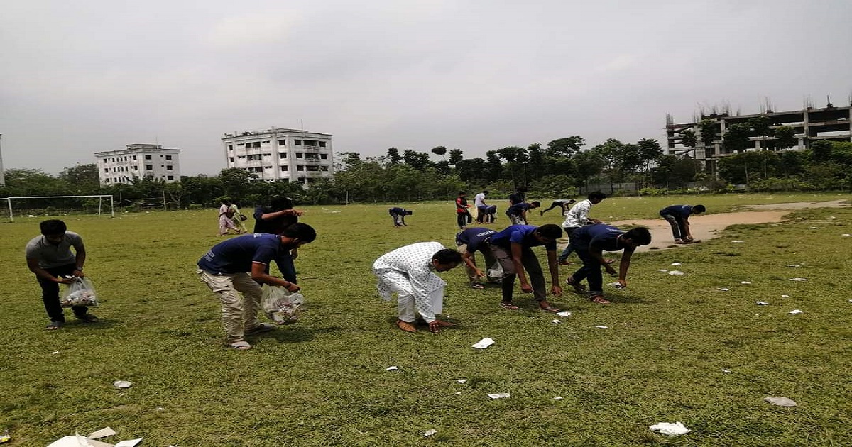 বেরোবি ক্যাম্পাস পরিচ্ছন্ন অভিযানে সাধারণ শিক্ষার্থীরা