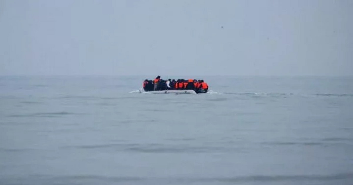 তিউনিসিয়ায় নৌকাডুবিতে ১২ শরণার্থীর মৃত্যু, নিখোঁজ ১০