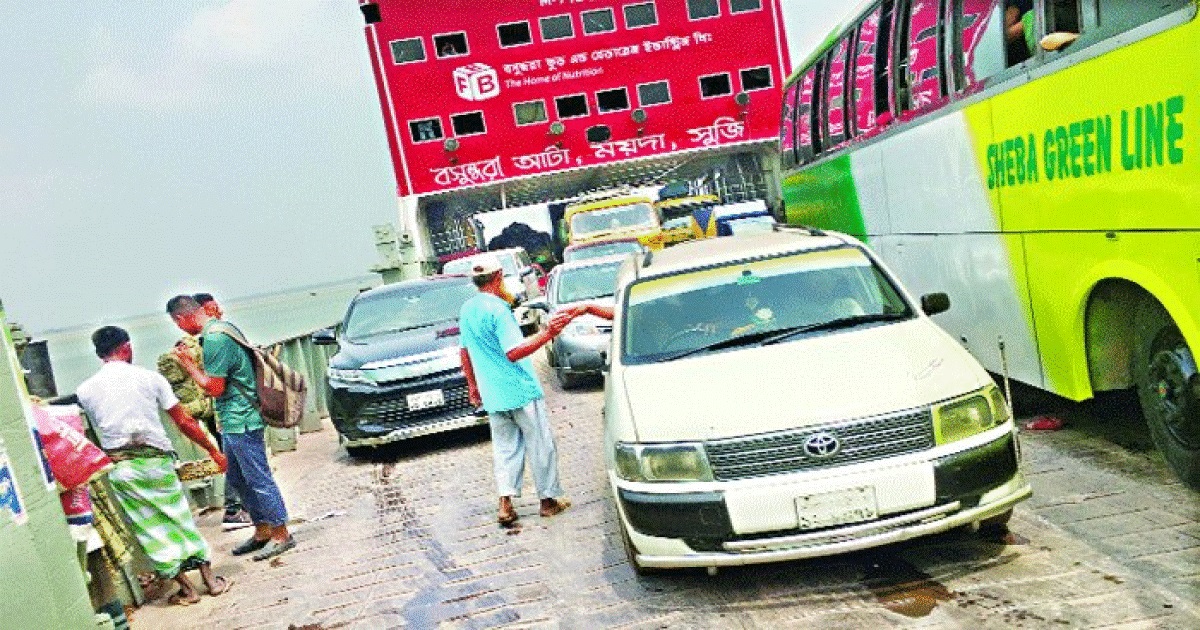 গাড়ির সারি লম্বা যত, চাঁদার পরিমাণ বাড়ে তত