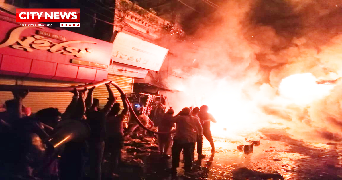 চৌমুহনীর আগুন নিয়ন্ত্রণে, অর্ধশতাধিক দোকান পৃুড়ে ছাই