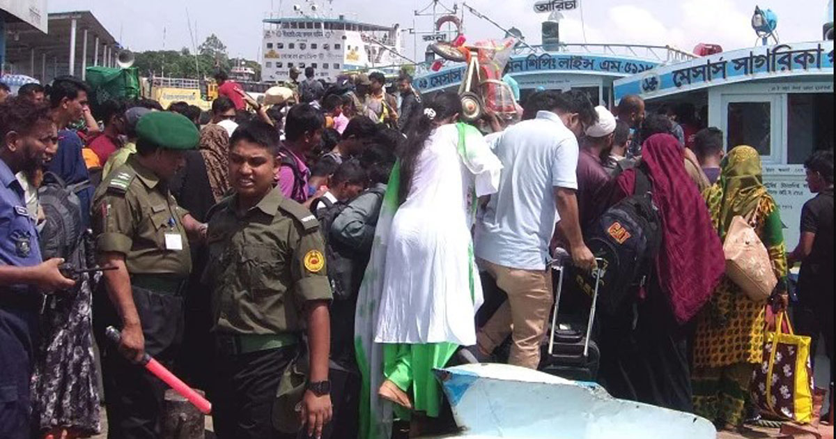 পাটুরিয়ায় ঘরমুখো মানুষের ঢল