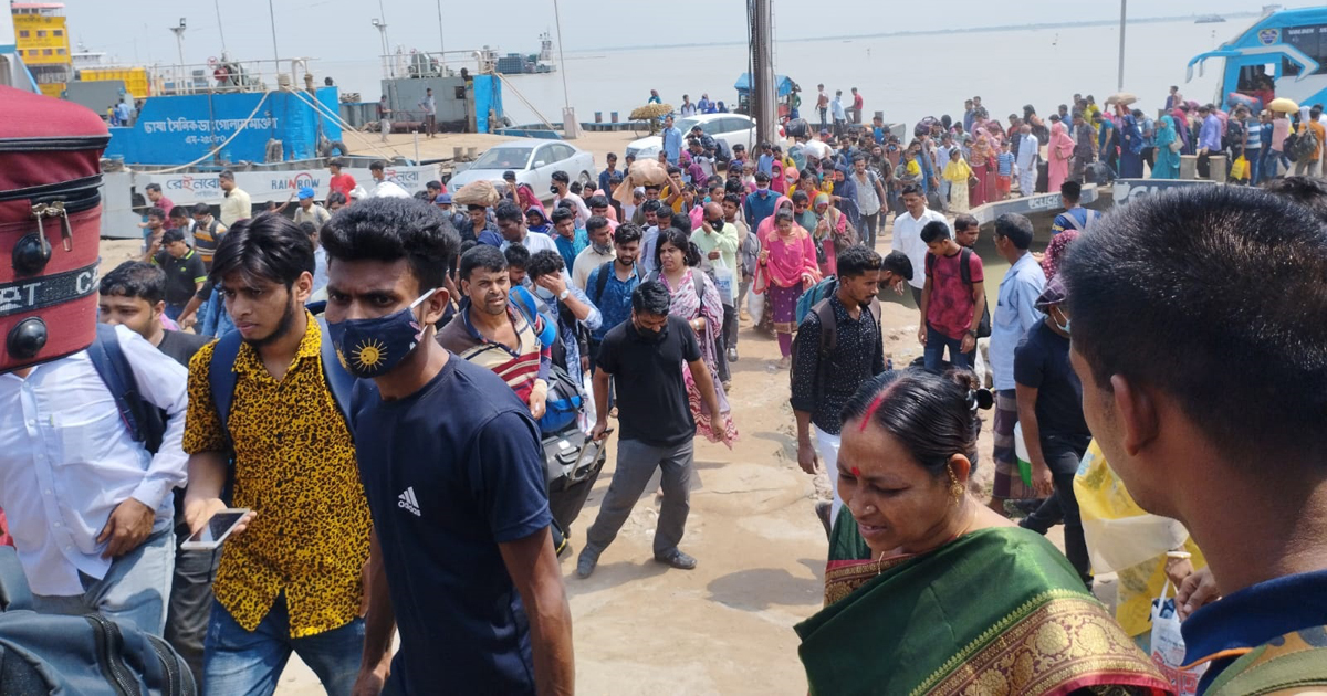 নৌপথে ভোগান্তি নেই, অতিরিক্ত ভাড়া গুণতে হচ্ছে সড়ক পথে