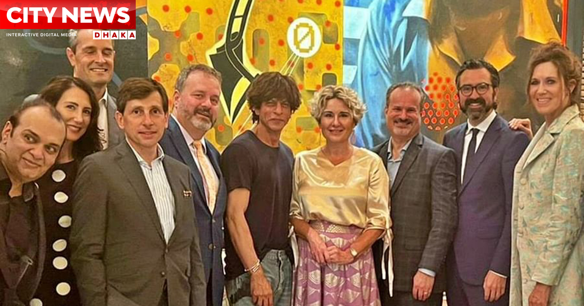 নানা দেশের রাষ্ট্রদূত নিয়ে শাহরুখের মহাভোজ