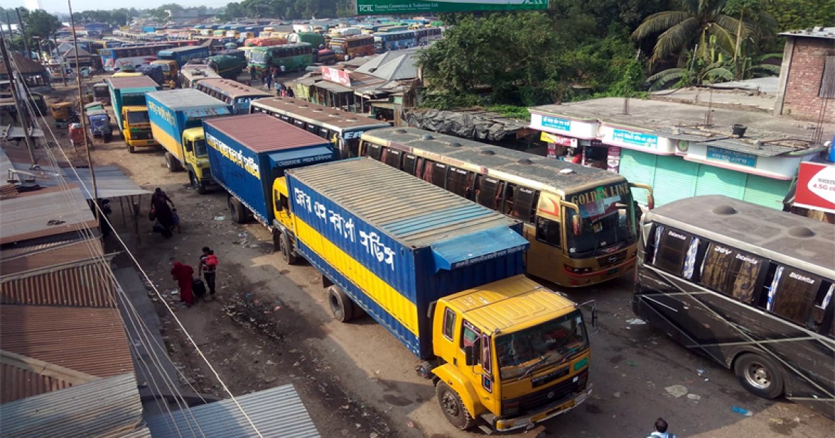 দৌলতদিয়ায় যাত্রী কমেছে, বেড়েছে পণ্যবাহী ট্রাক
