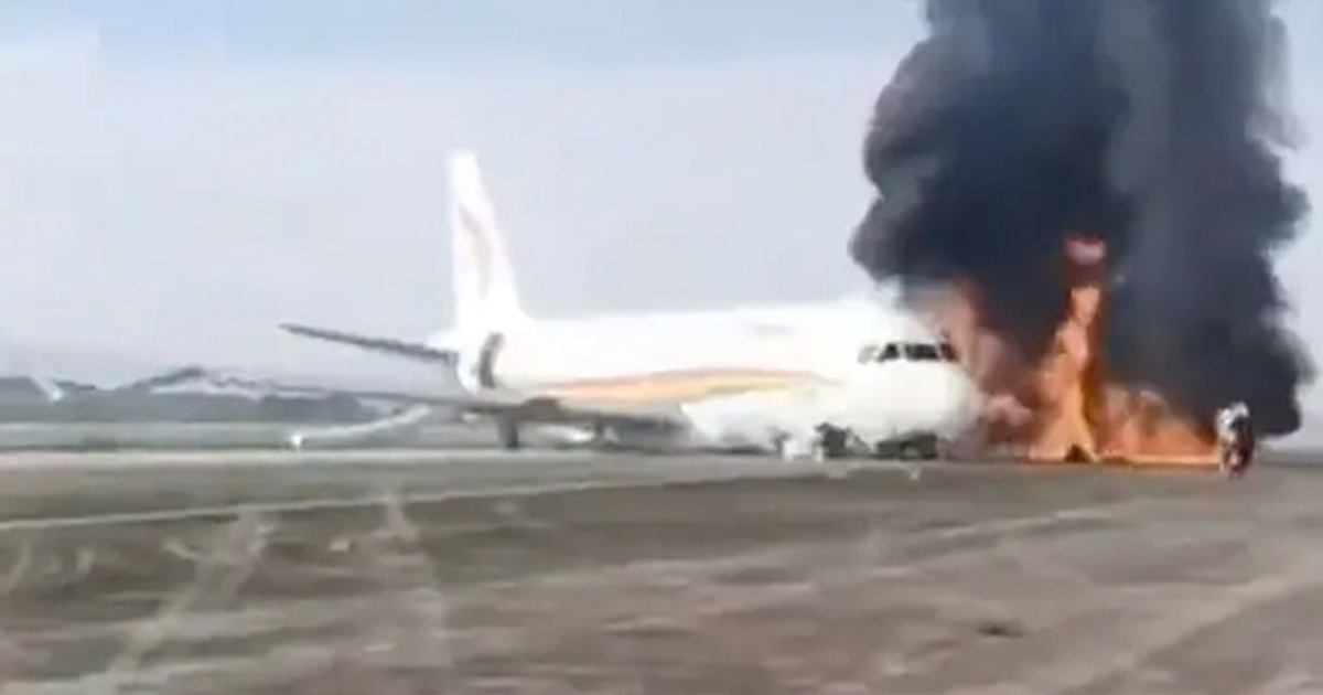 ১২২ আরোহী নিয়ে বিমানে আগুন, আহত ৪০