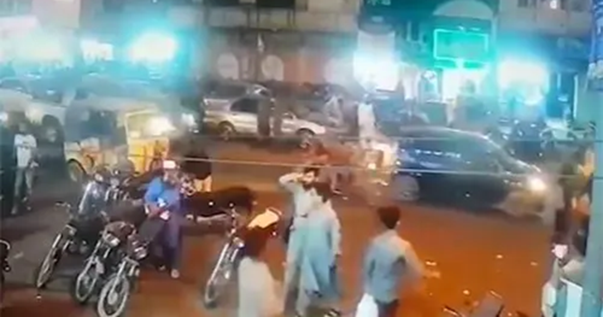 করাচিতে বিস্ফোরণে নিহত ১, আহত ১৩