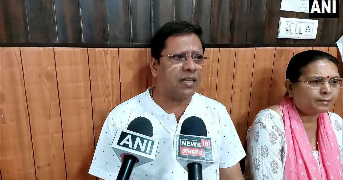 নাতি-নাতনি চেয়ে ছেলের বিরুদ্ধে মামলা!