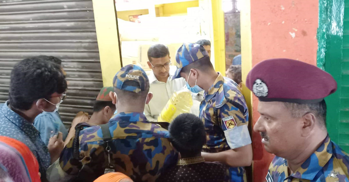 দুই হাজার লিটার তেল মজুতে জরিমানা ২ লাখ