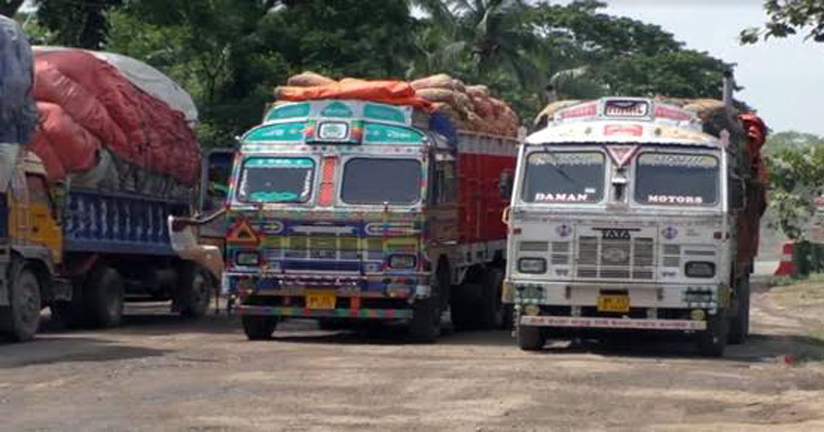 ভোমরা বন্দরে পেঁয়াজ আমদানি বন্ধ, দাম বেড়েছে ১০-২০ টাকা