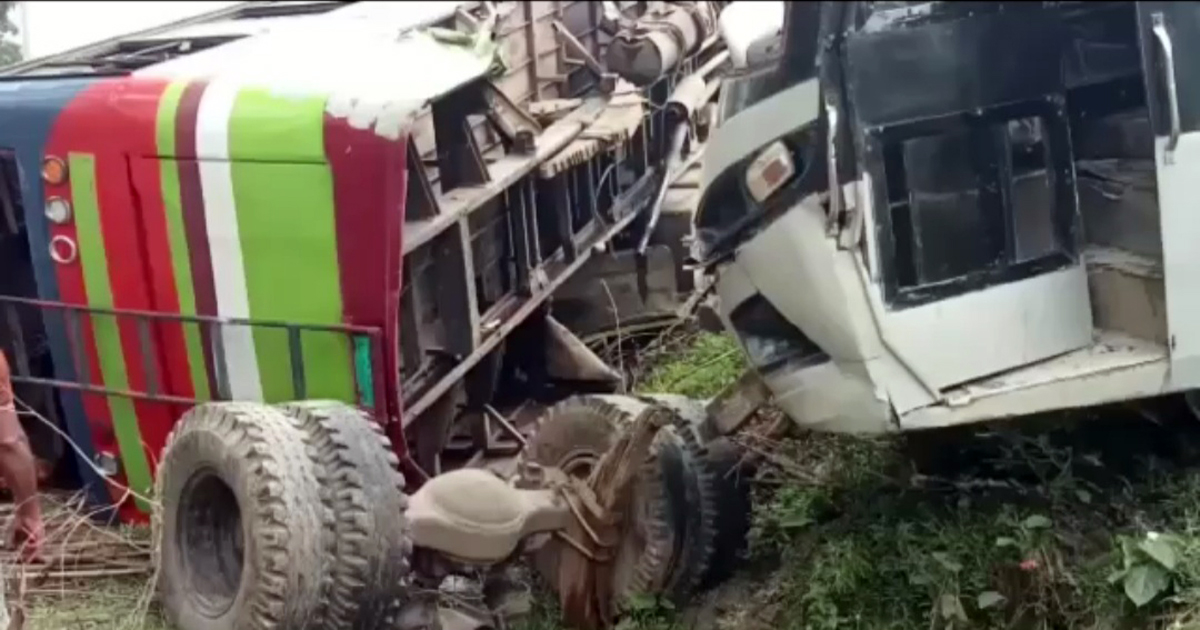 মধুপুরে দুই বাসের মুখোমুখি সংঘর্ষে চালক নিহত, আহত ২৫