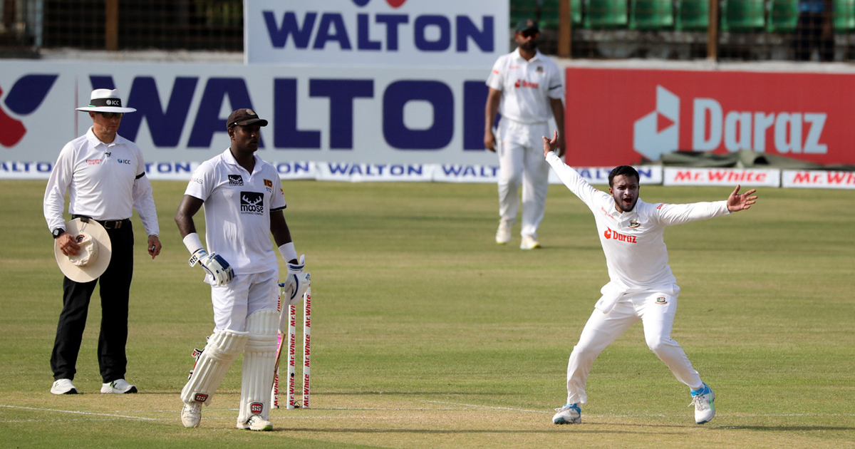 ব্যাটিং পিচে কীভাবে বোলিং করতে হয় শেখালেন সাকিব