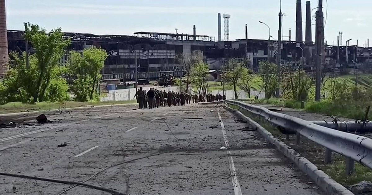 আরও ৭০০ ইউক্রেনীয় সেনার আত্মসমর্পণ