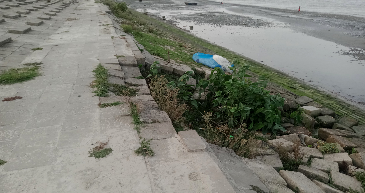 সাড়ে তিনশ কোটি টাকার বাঁধ পানিতে ভেসে যাওয়ার আশঙ্কা