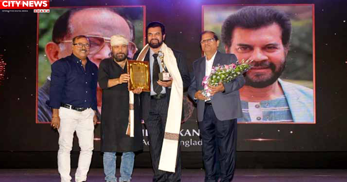 কলকাতায় ‘নায়করাজ রাজ্জাক’ সম্মাননা পেলেন ইলিয়াস কাঞ্চন
