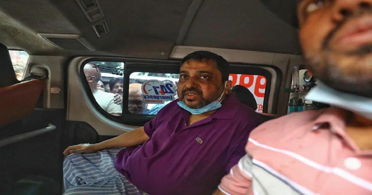 আত্মসমর্পণের পর কারাগারে সম্রাট