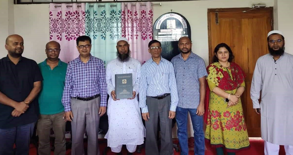 বশেমুরবিপ্রবির প্রথম পিএইচডি করলেন সহকারী অধ্যাপক ওমর ফারুক