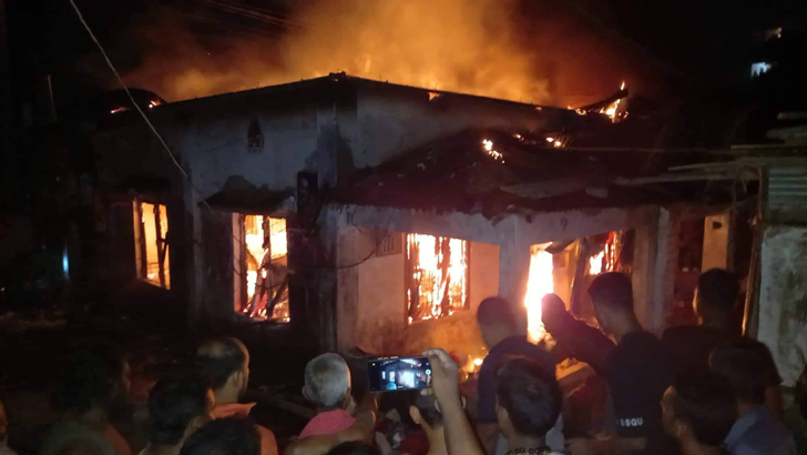 নারায়ণগঞ্জে বিএনপির কার্যালয়সহ ৫ দোকানে আগুন