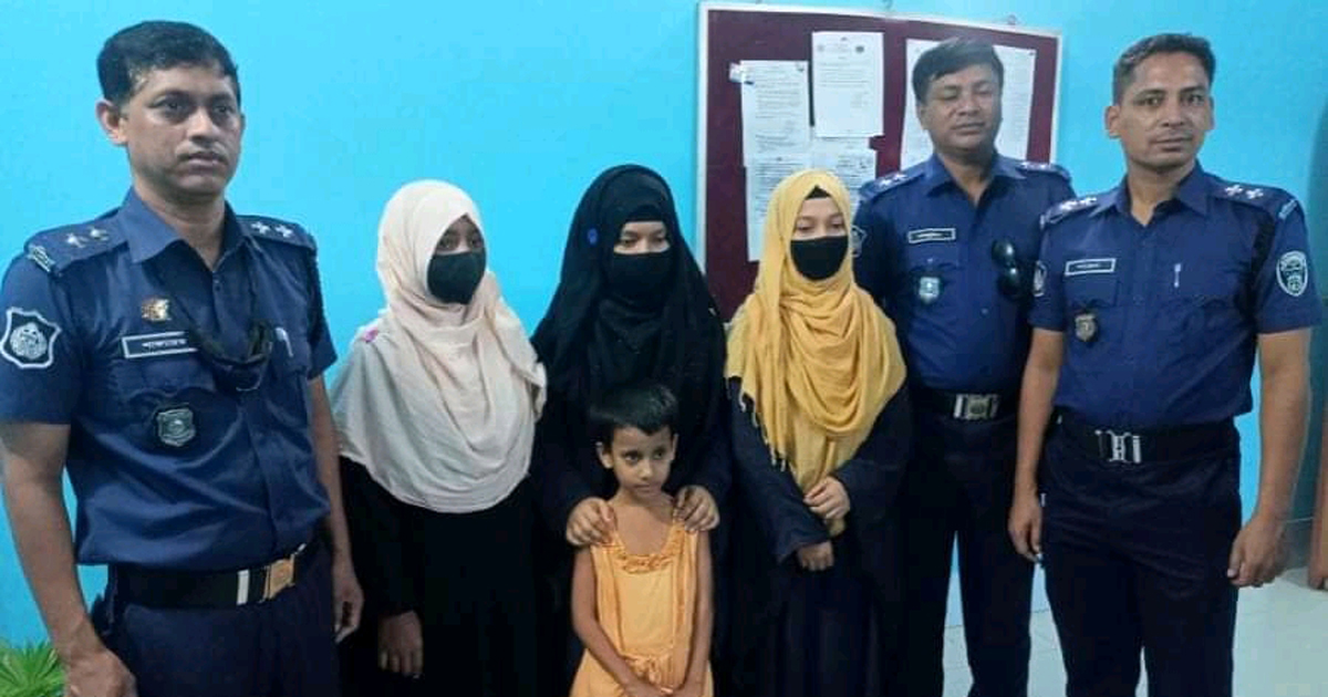 বাবা-মায়ের ঝগড়ার কারণে চার বোনের আত্মগোপন!