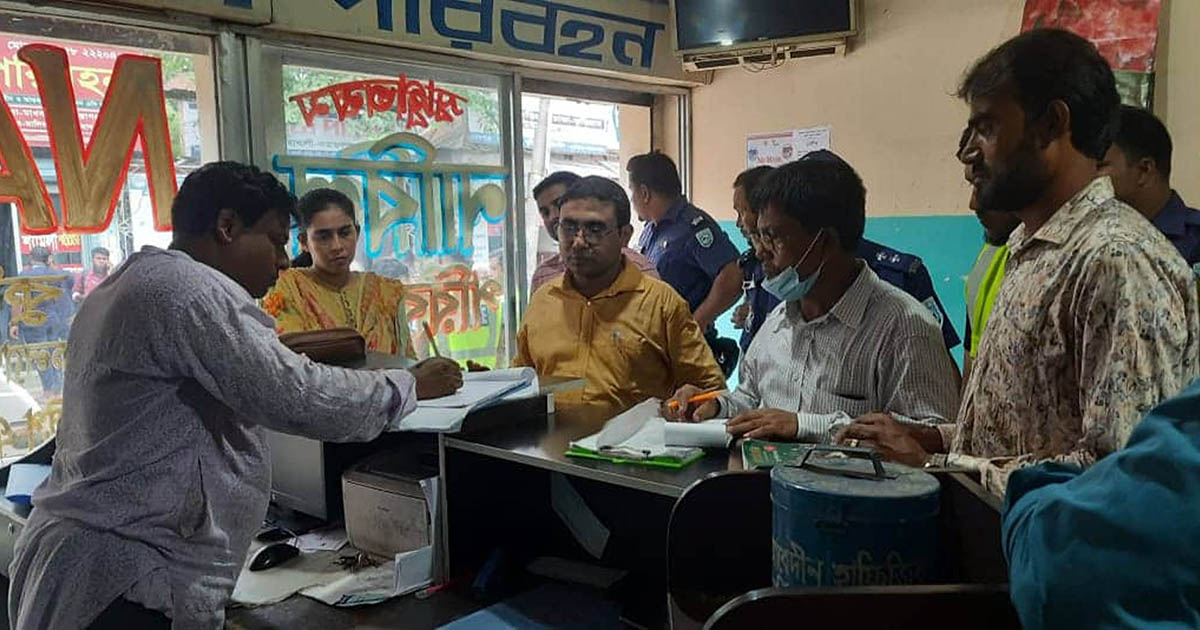 কুড়িগ্রামে অতিরিক্ত বাসভাড়া আদায়, হয়রানির শিকার প্রতিবাদী যাত্রীরা