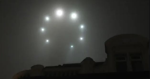 ইসরাইলের আকাশে এ কেমন আলো