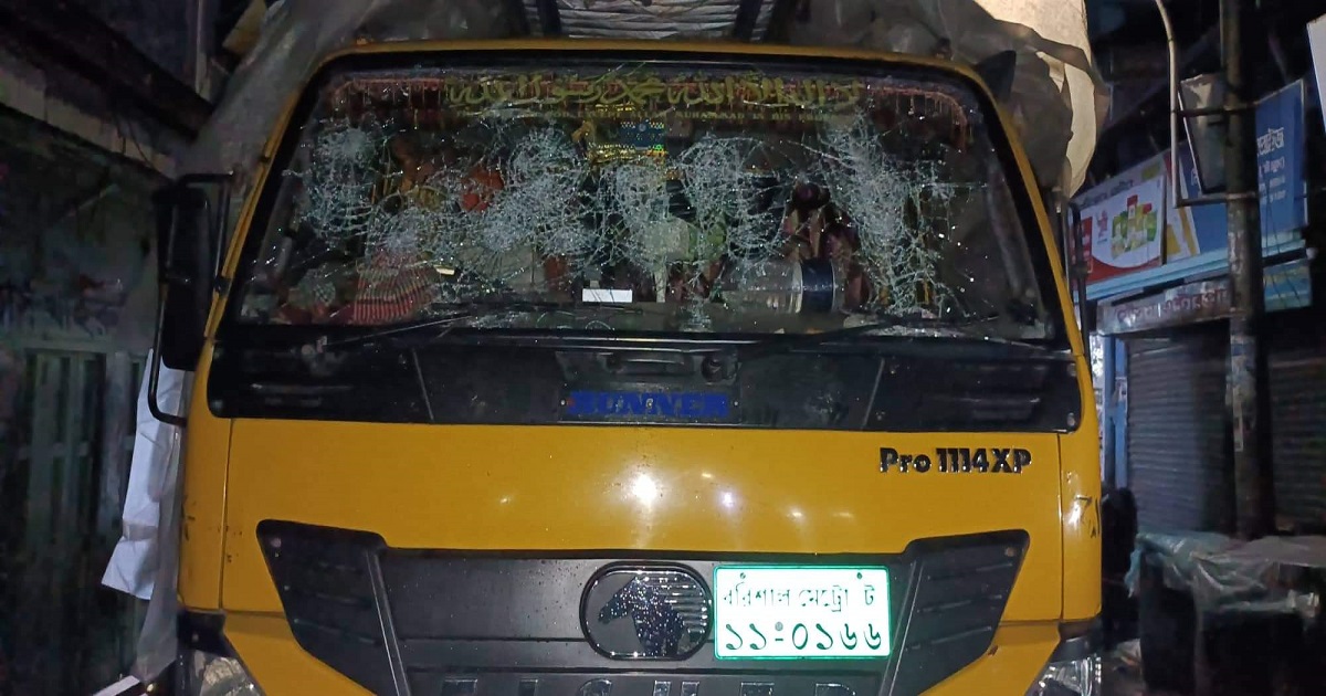 দফায় দফায় জেলা ছাত্রলীগের ভাংচুর তান্ডব