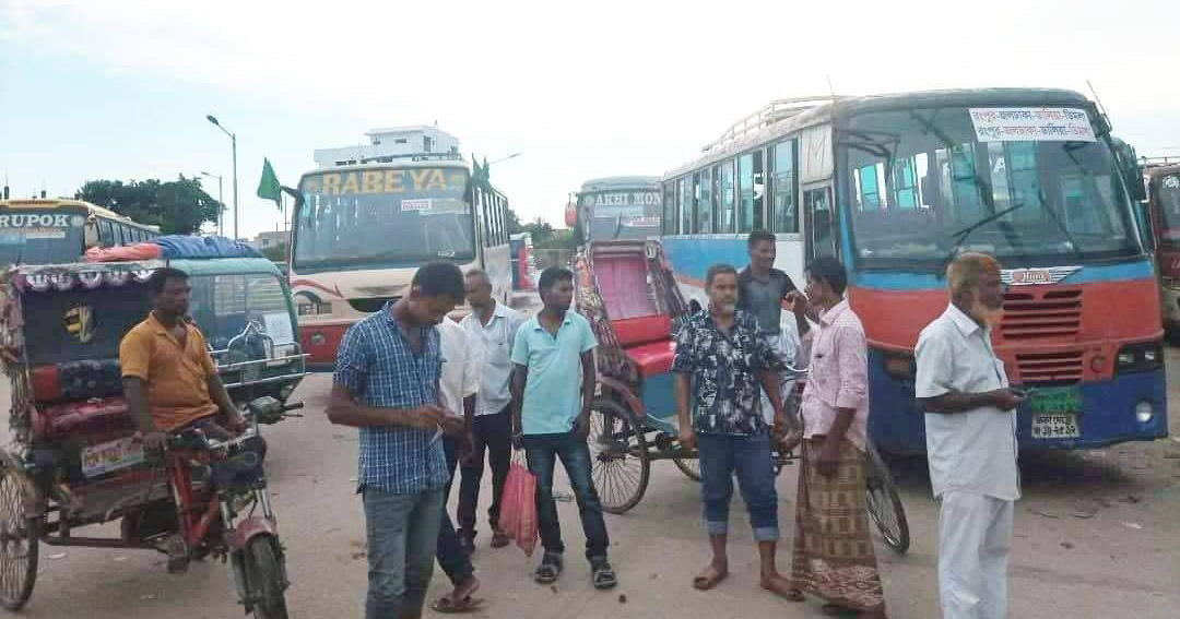 ভাড়া বৃদ্ধি, যাত্রীদের কথায় অতিষ্ঠ বাস শ্রমিকেরা