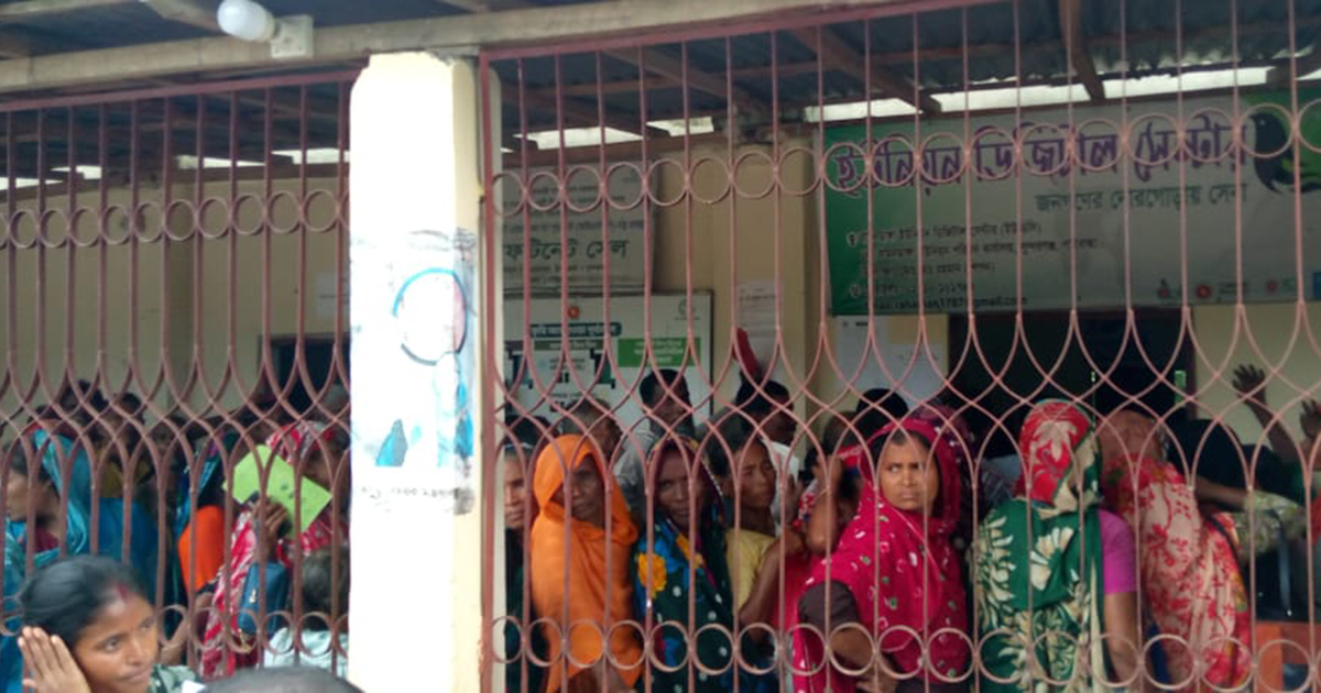 চালের কার্ডের ডেটাবেজ তৈরিতে টাকা নেওয়ার অভিযোগ