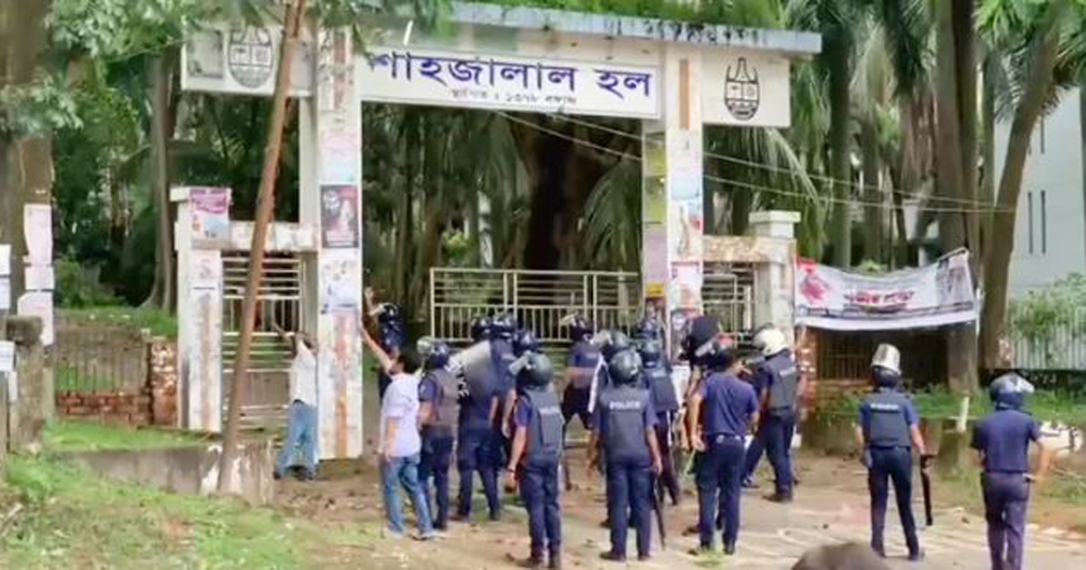 চবিতে ছাত্রলীগের দুই গ্রুপের সংঘর্ষে আহত ২০